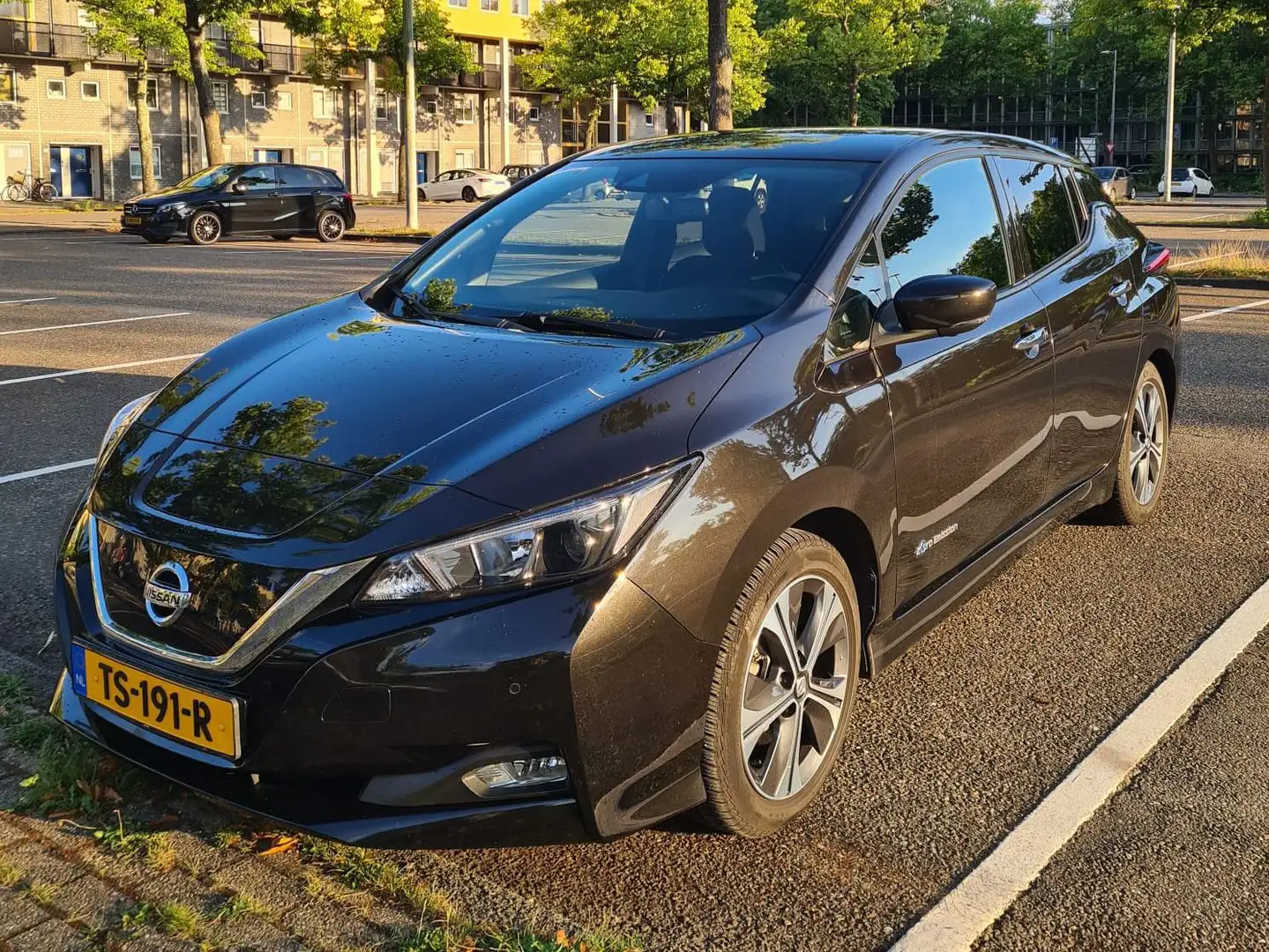 Nissan Leaf Leaf 2.ZERO EDITION 40kWh 2018 Zwart Zwart - 1