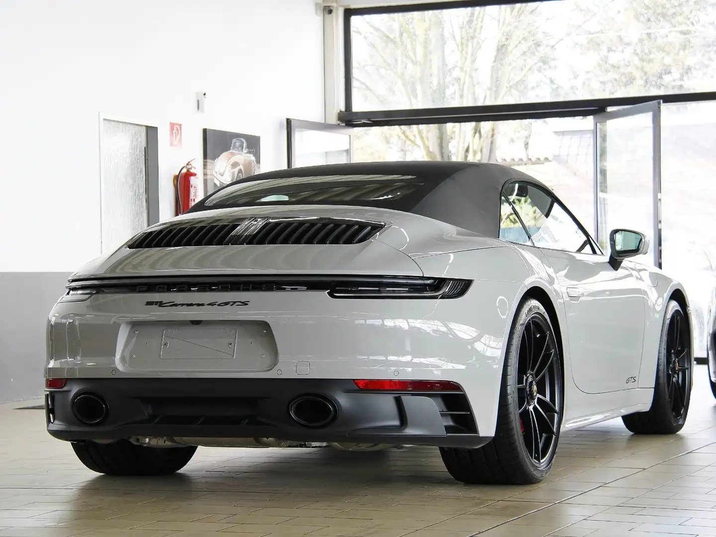 Porsche 992 GTS 4 CABRiO SPORTDESiGN *CARBON*21"TURBO* Grau - 2