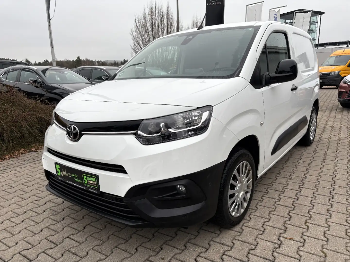 Toyota PROACE CITY 1.5 D-4D L1 Meister AppleCarPlay, PDC Weiß - 2