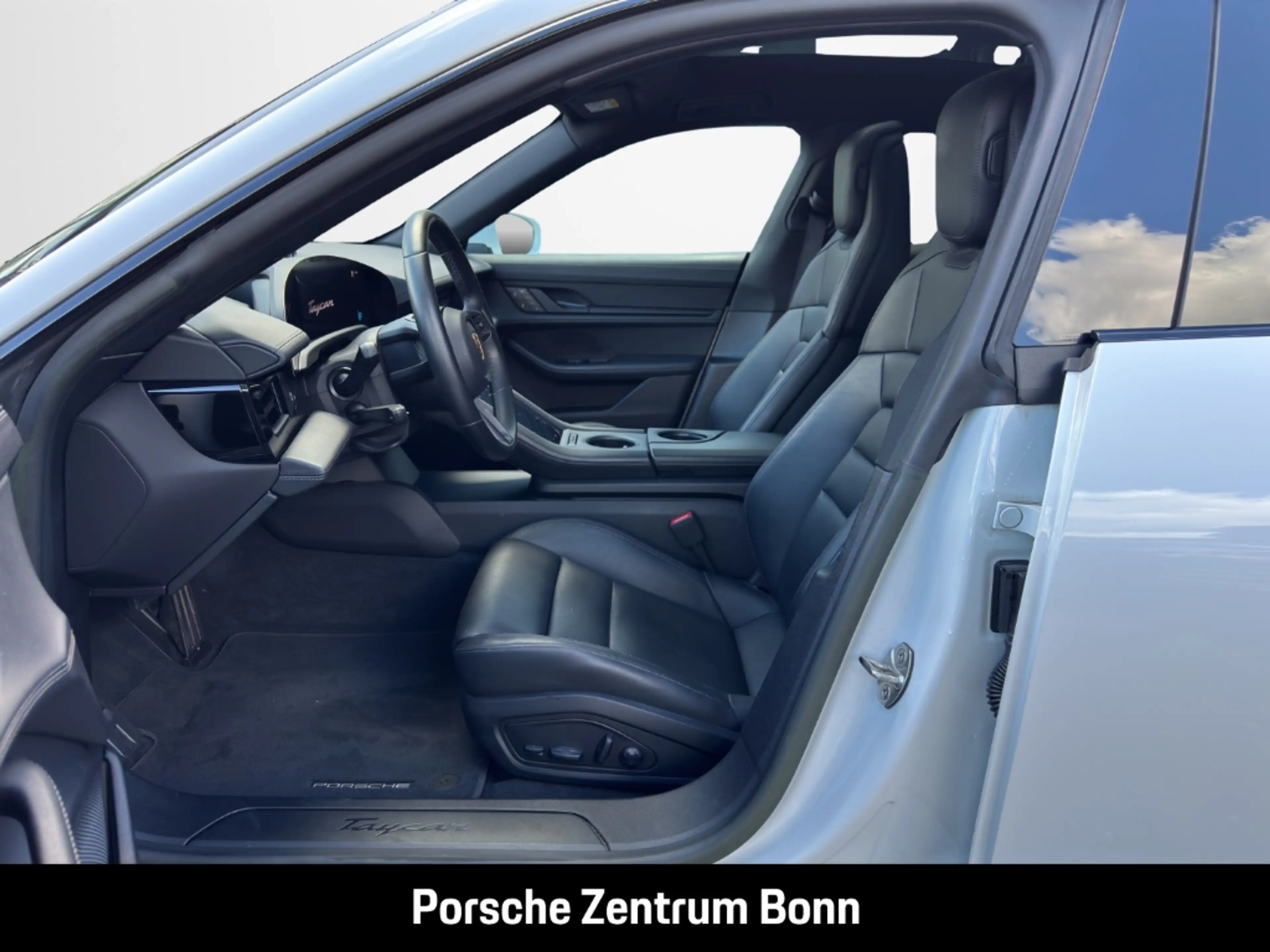 Porsche Taycan — photo 9
