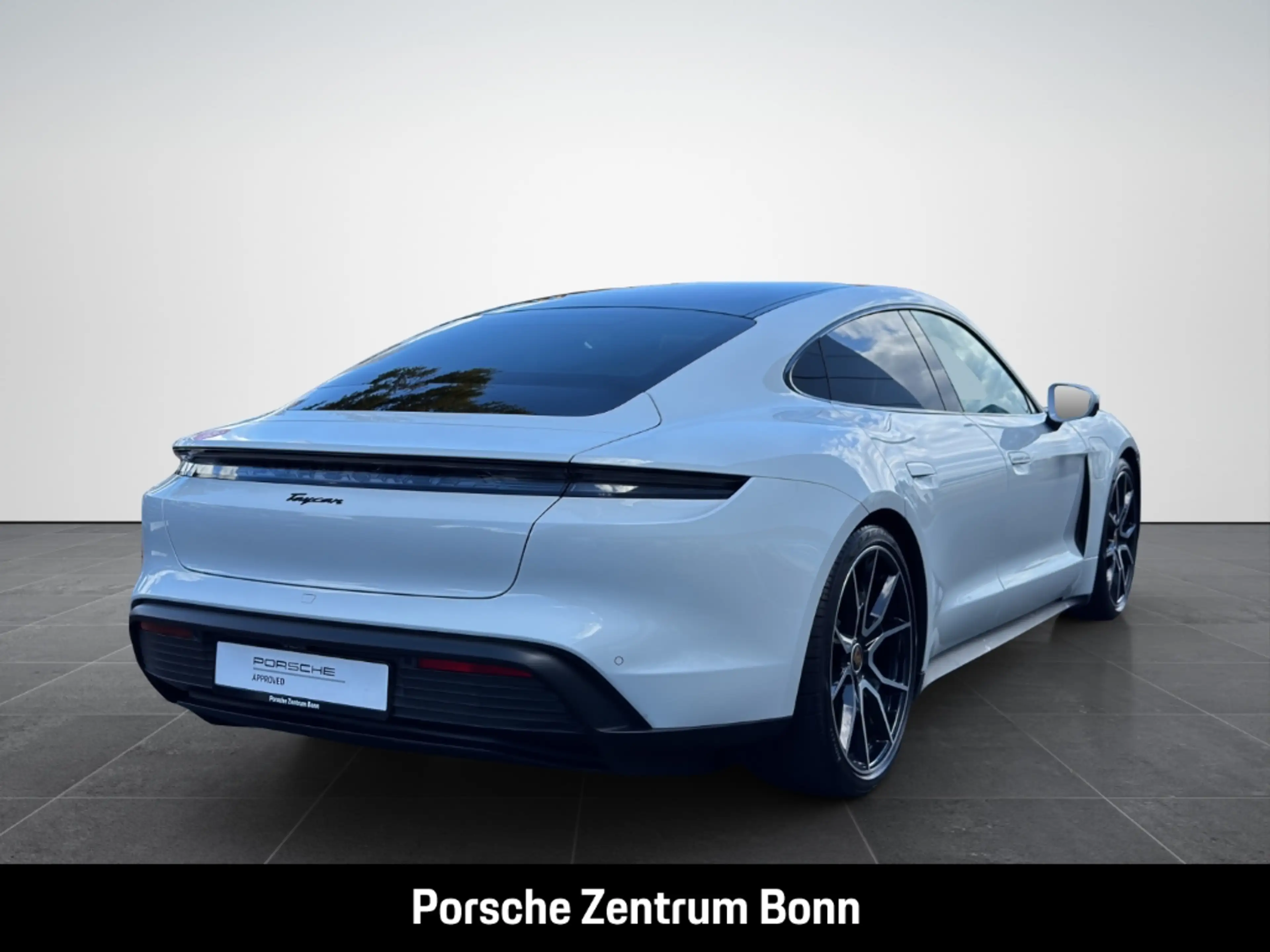 Porsche Taycan — photo 5