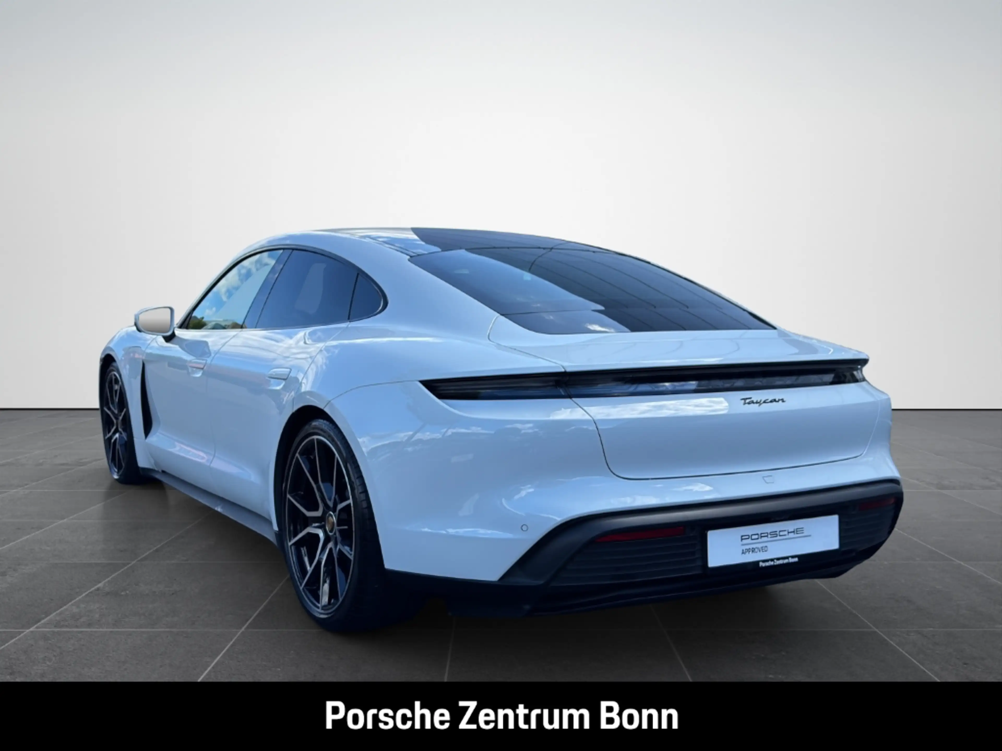 Porsche Taycan — photo 7