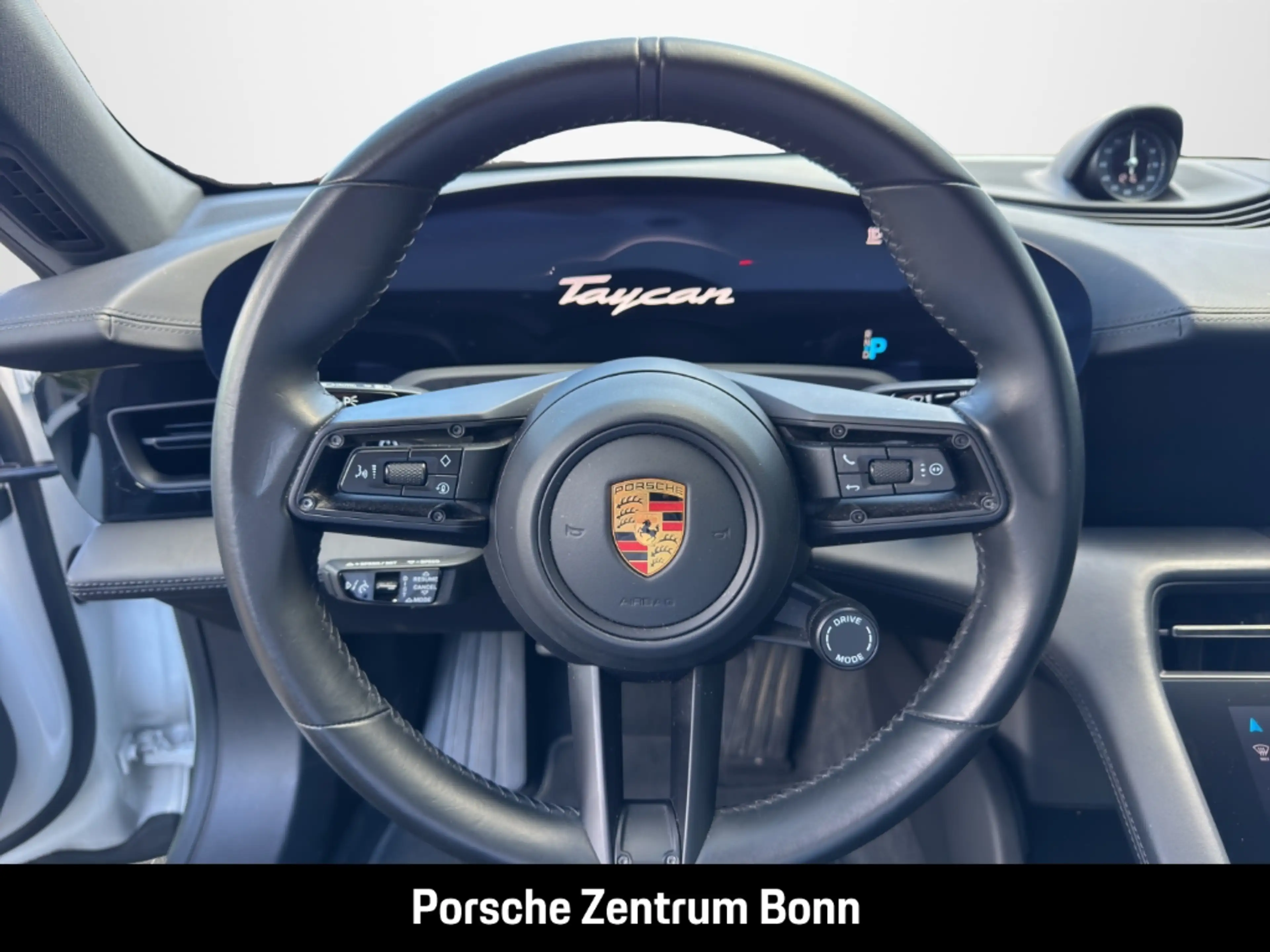Porsche Taycan — photo 10