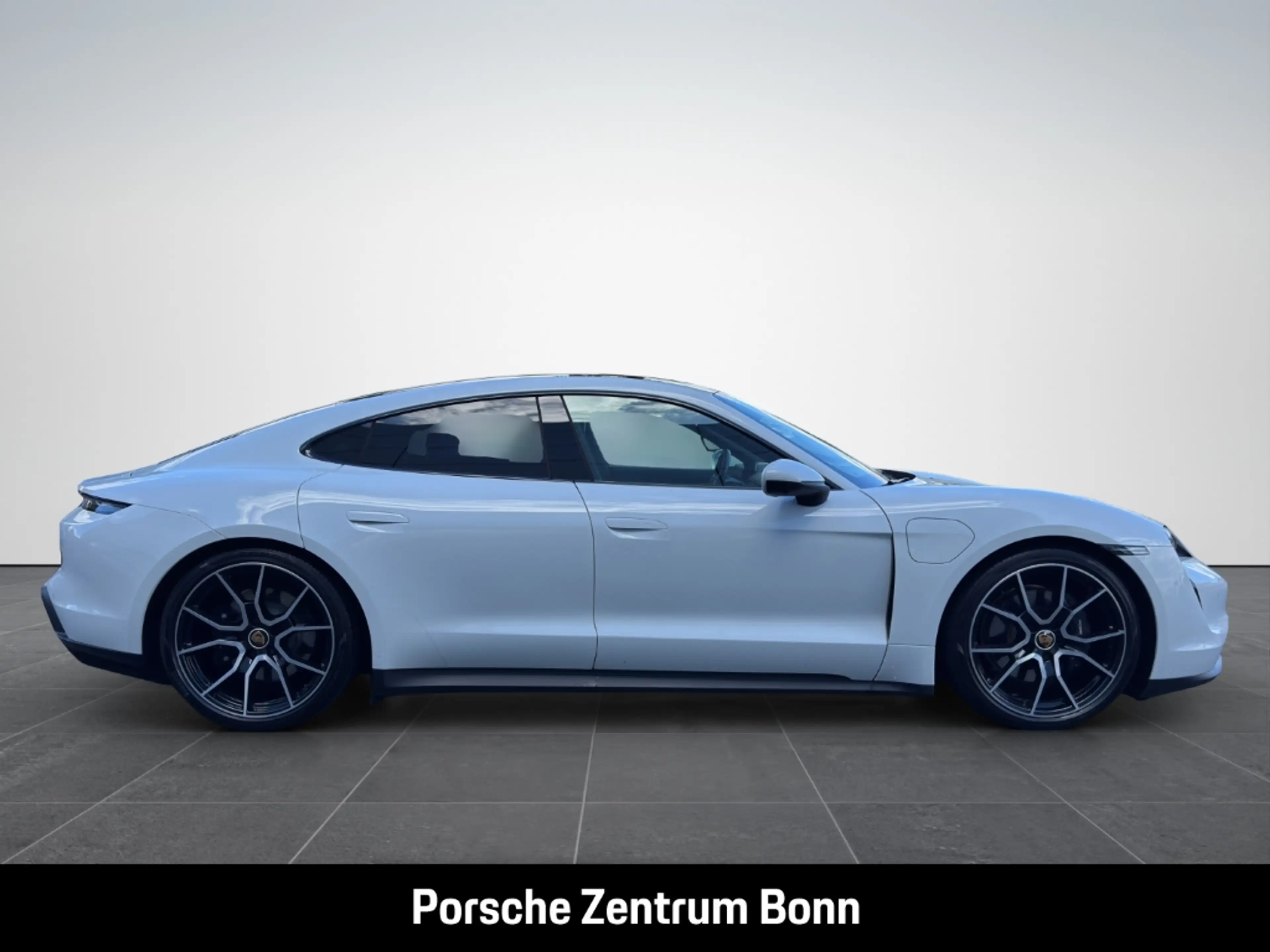 Porsche Taycan — photo 4