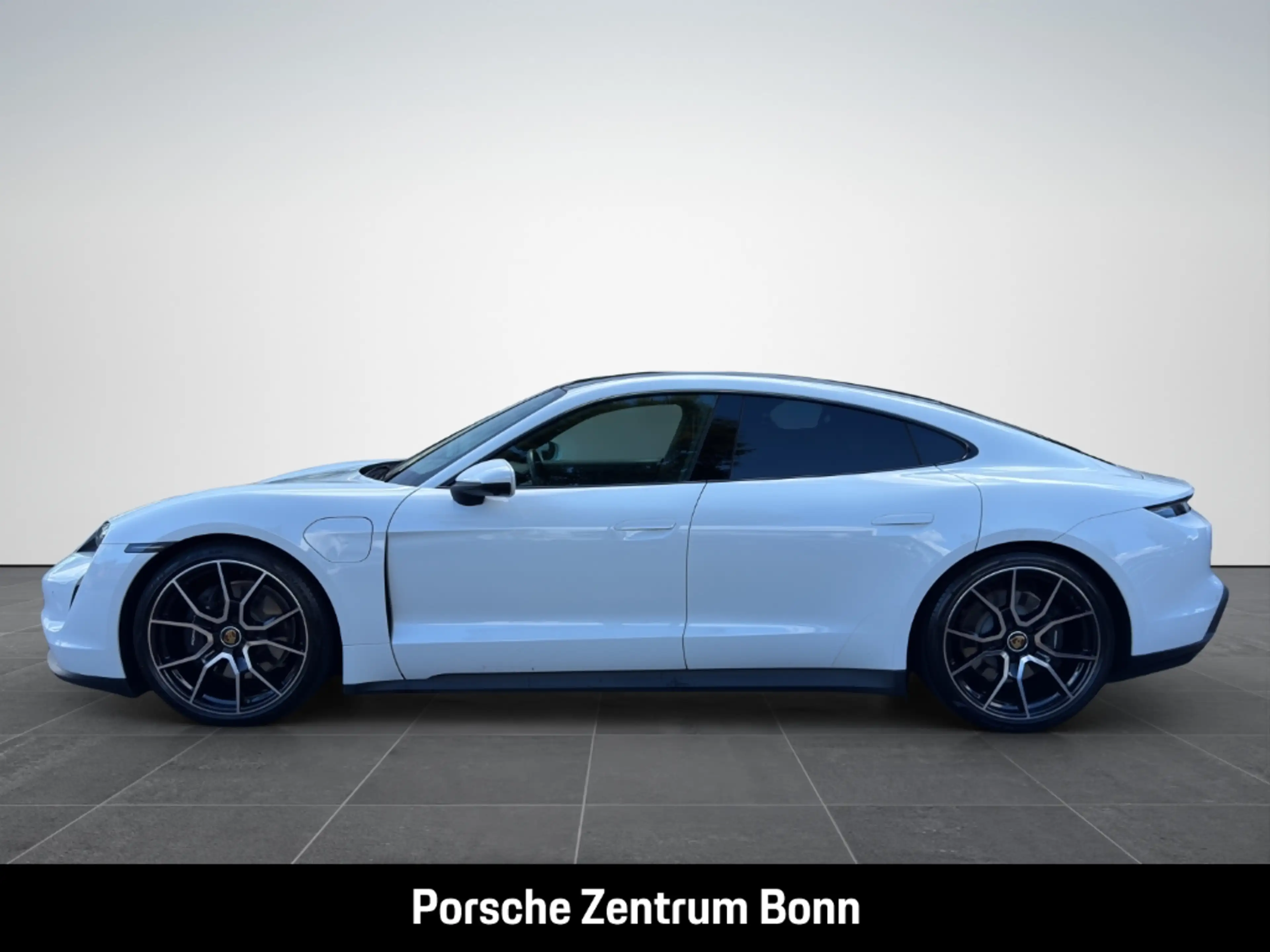Porsche Taycan — photo 8