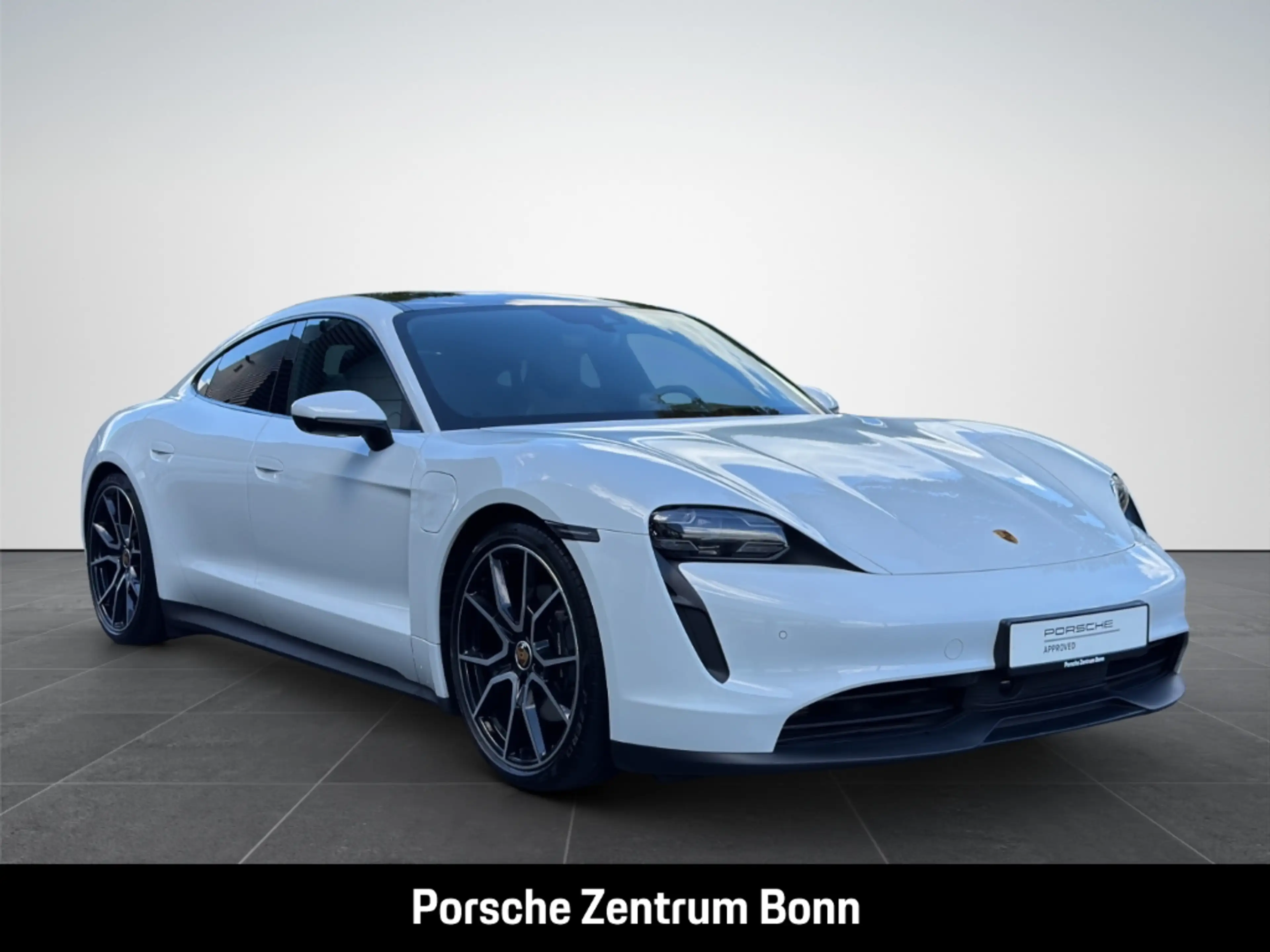 Porsche Taycan — photo 3