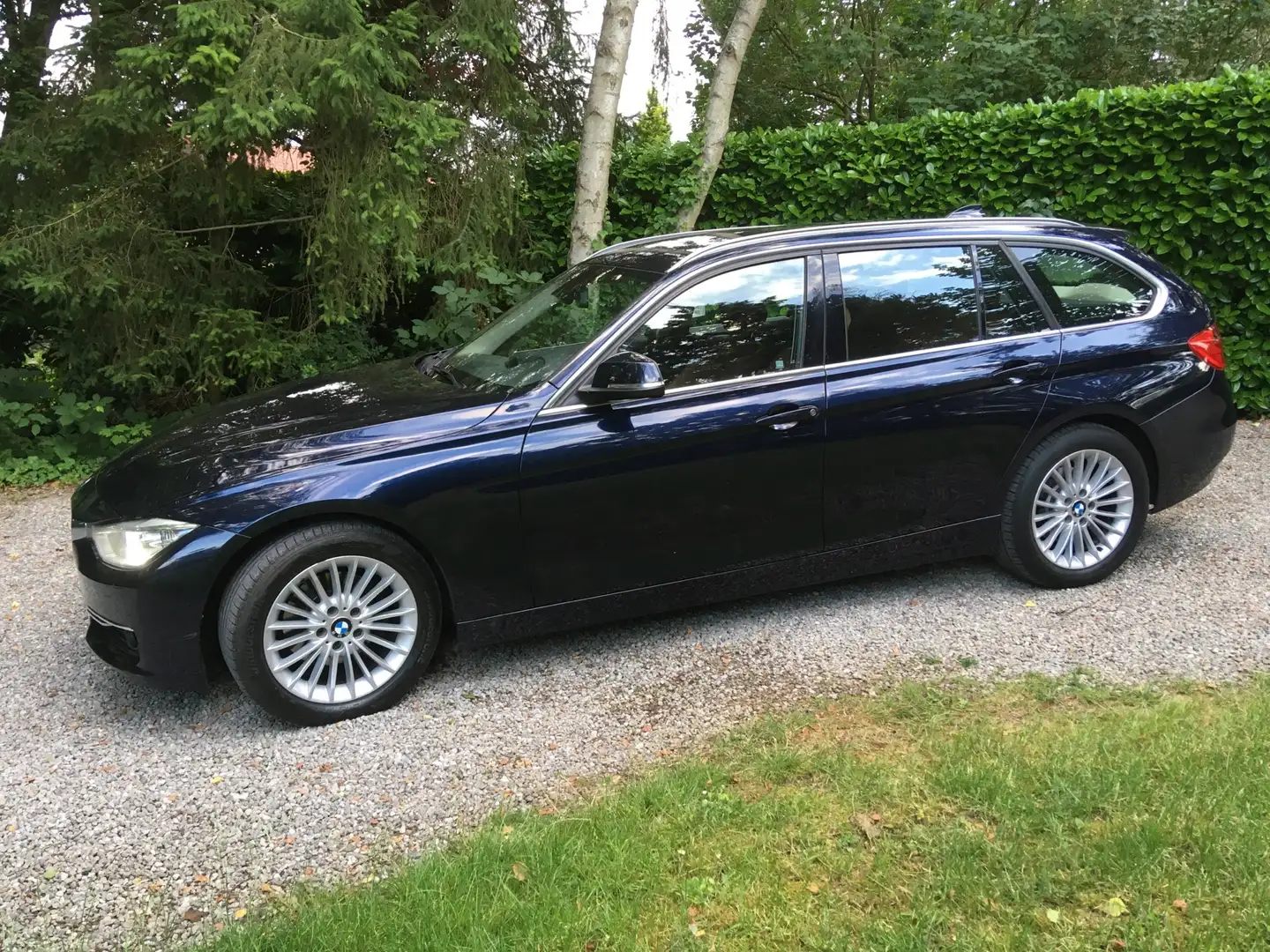 BMW 320 d xDrive Édition Luxury Bleu - 1