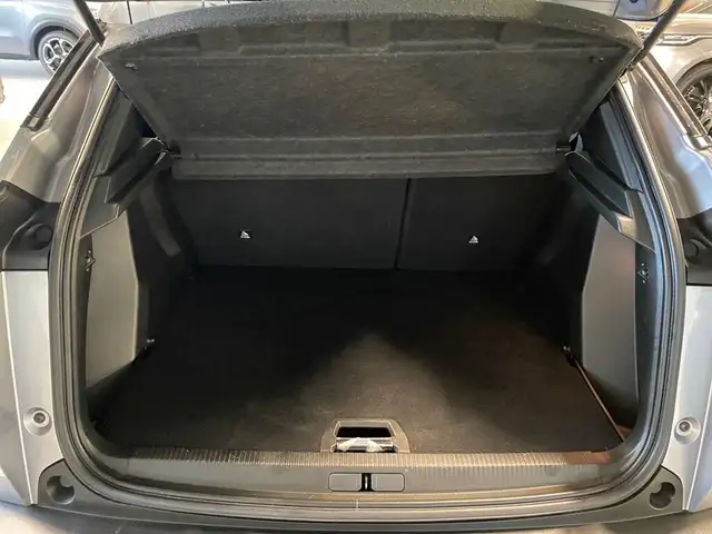 Peugeot 2008 view 9