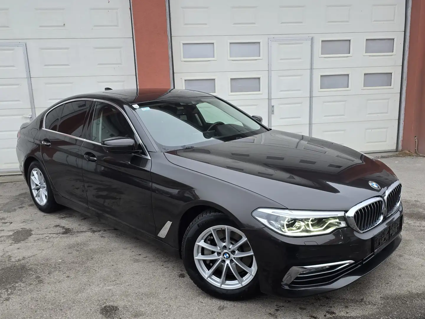 BMW 530 d xDrive Aut. Schwarz - 2