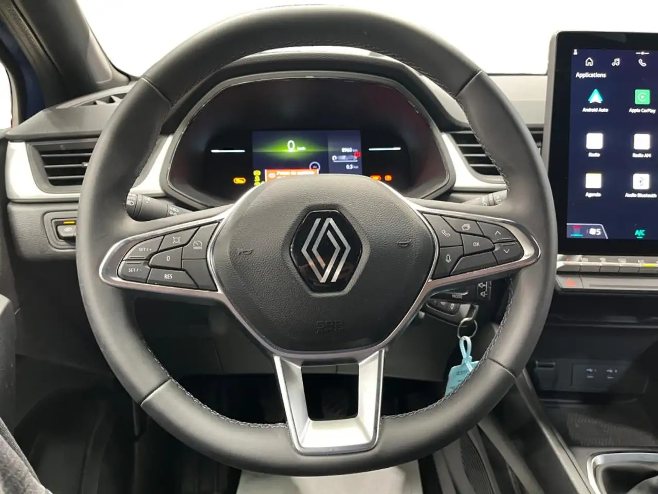 Renault Captur — photo 16