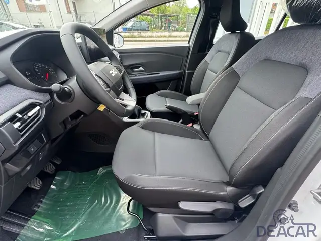 Dacia Sandero view 9