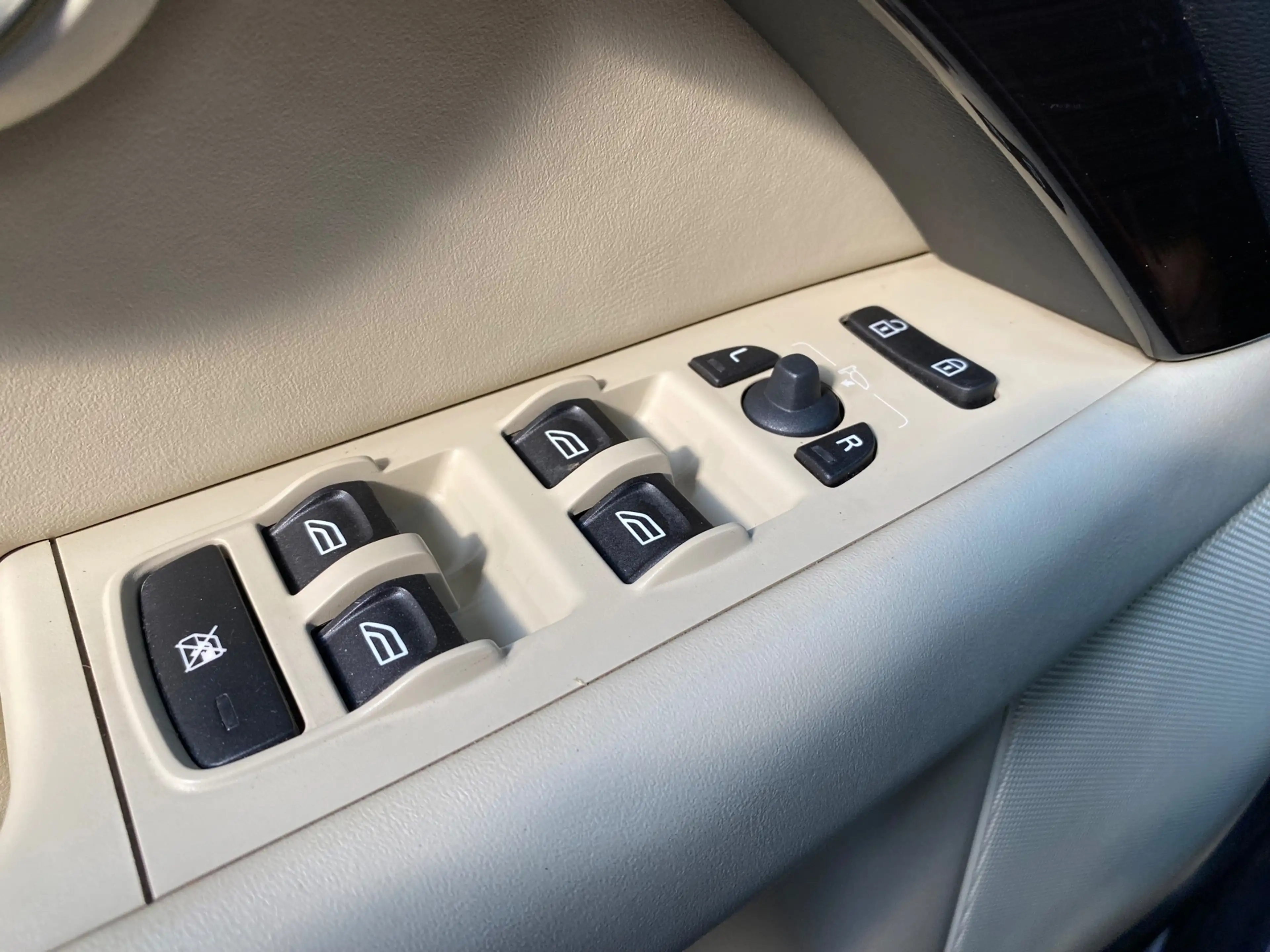 Volvo V70 2.5FT Summum Automaat LEER / XENON / TREKHAAK — photo 18