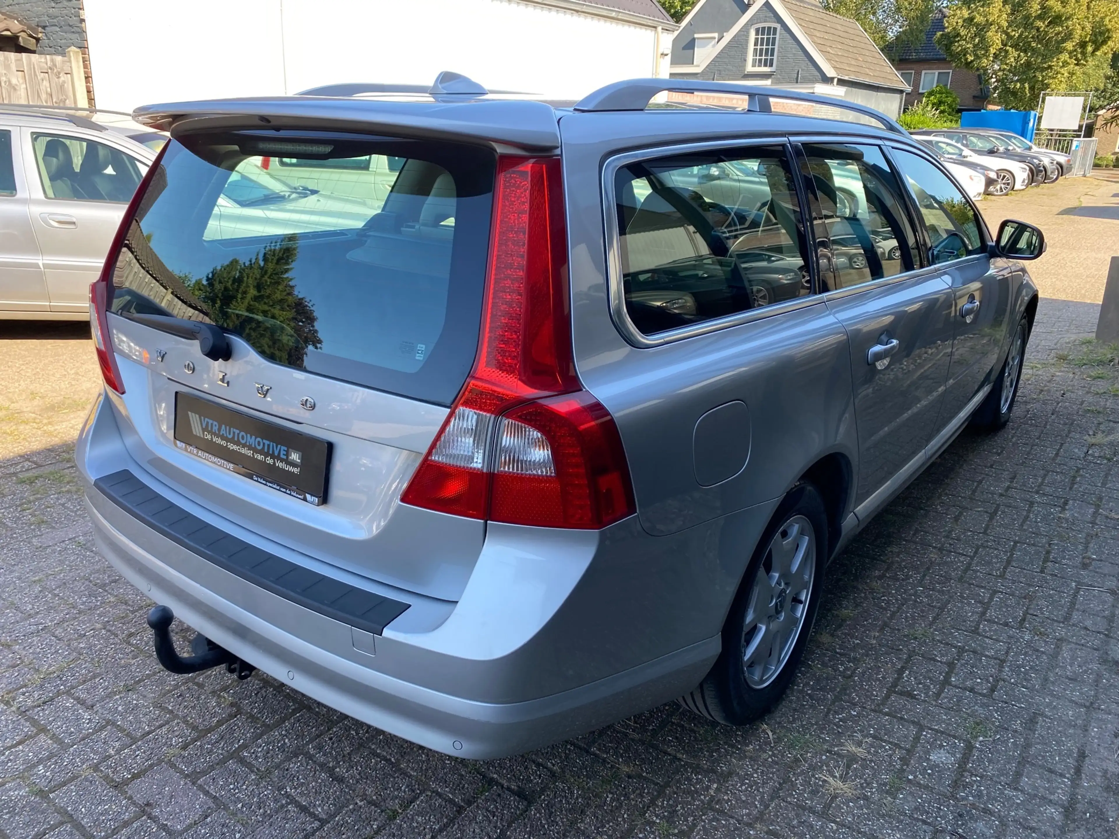 Volvo V70 2.5FT Summum Automaat LEER / XENON / TREKHAAK — photo 4