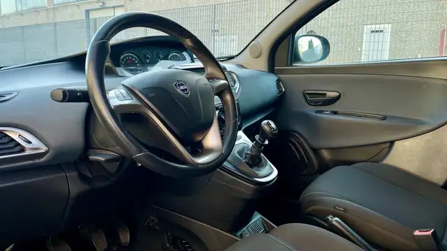 Lancia Ypsilon view 13