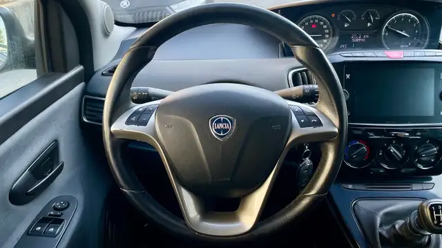 Lancia Ypsilon view 15