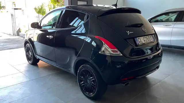 Lancia Ypsilon view 4