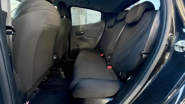 Lancia Ypsilon view 9