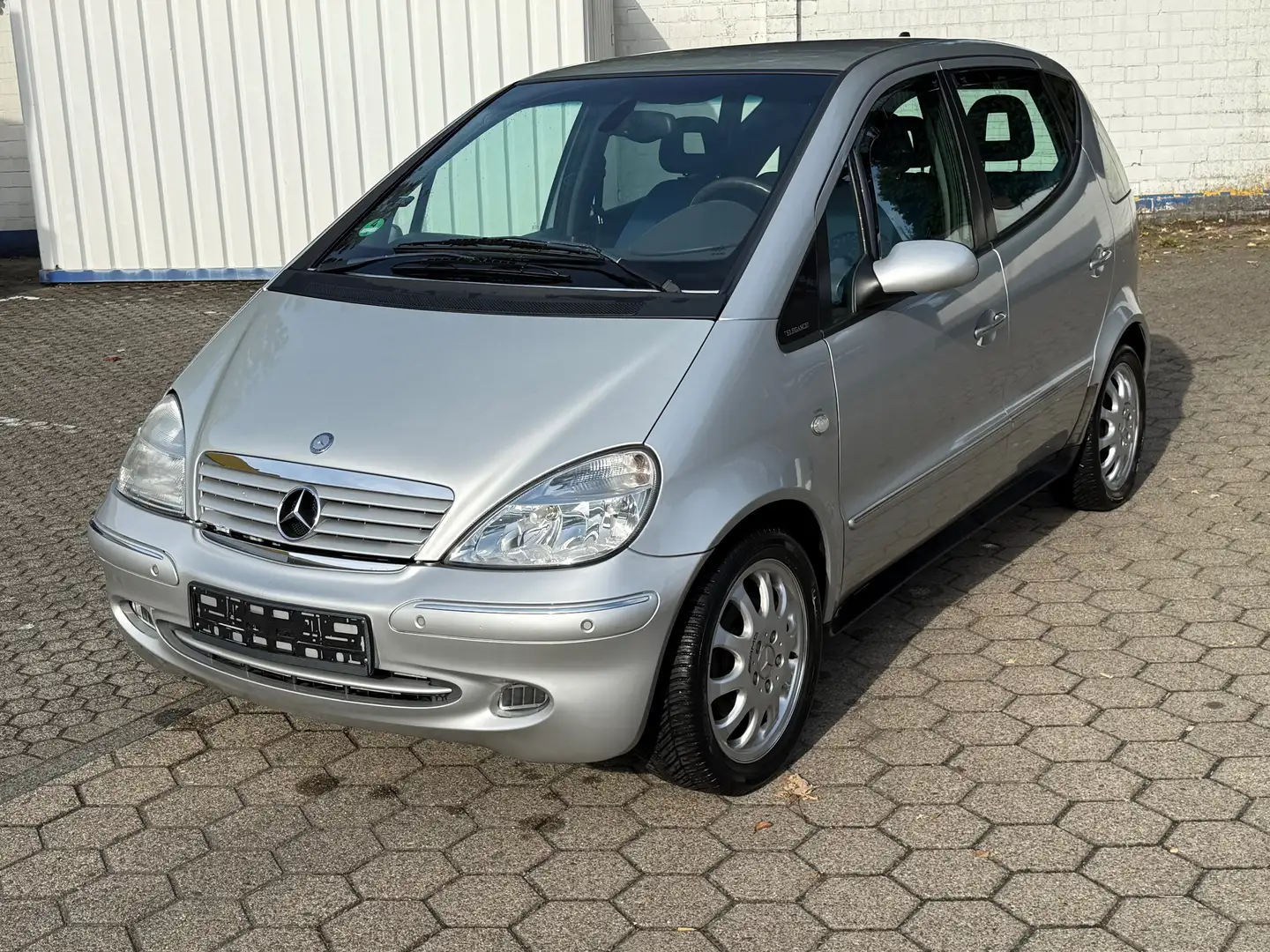 Mercedes-Benz A 190 A-Klasse L Elegance*AUTOMATIK*KLIMA*EINPARKHILFE* Silber - 1