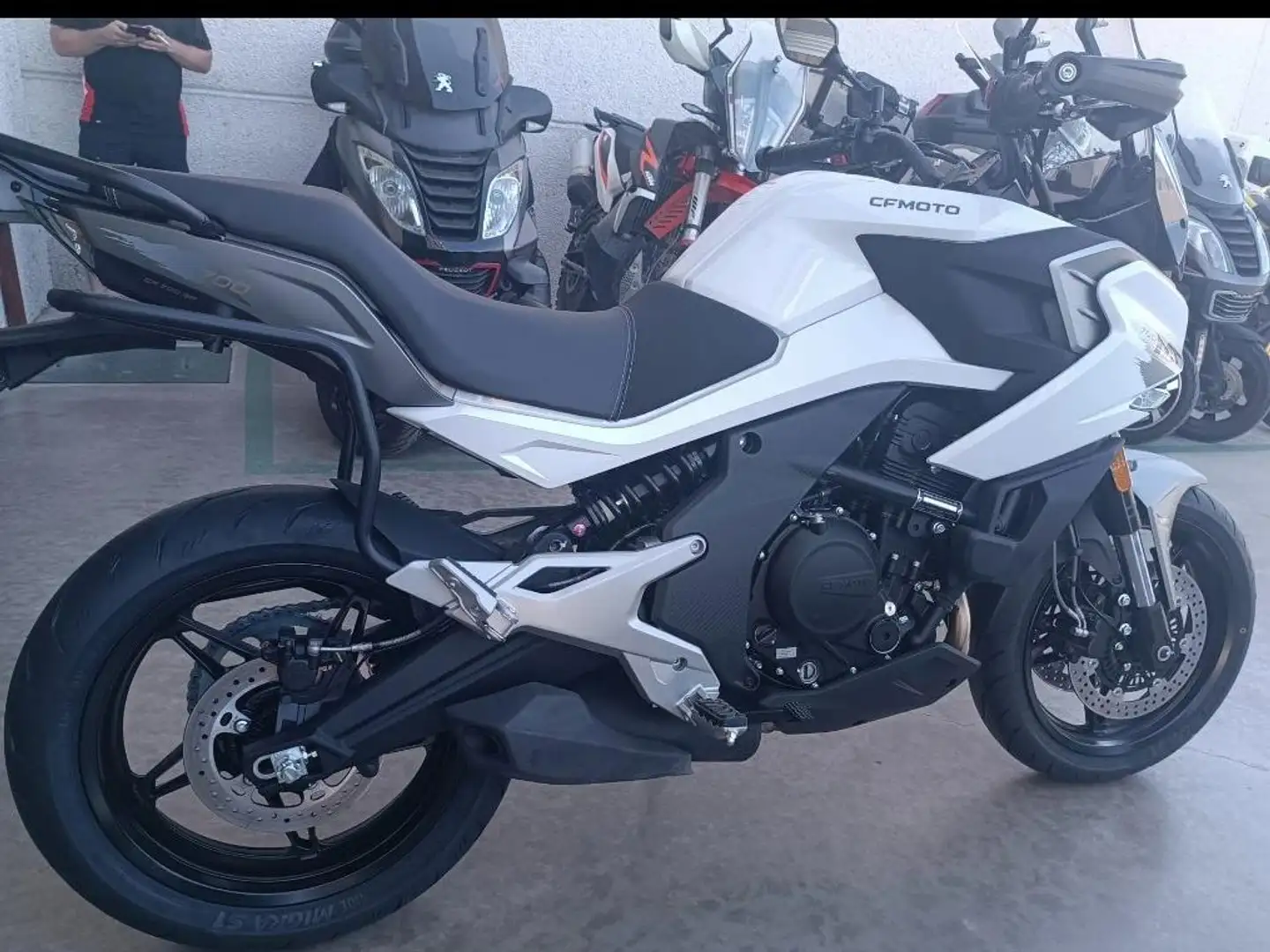CFMOTO 700 MT Blanco - 1