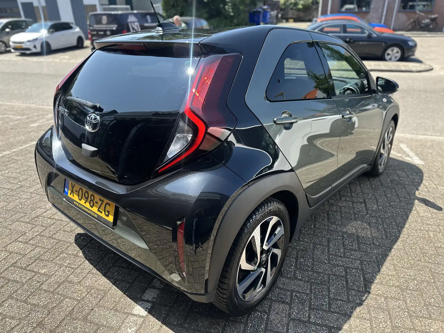 Toyota Aygo X 1.0 VVT-i MT Pulse Airco/Carplay/Camera/Stoel verw Groen - 2