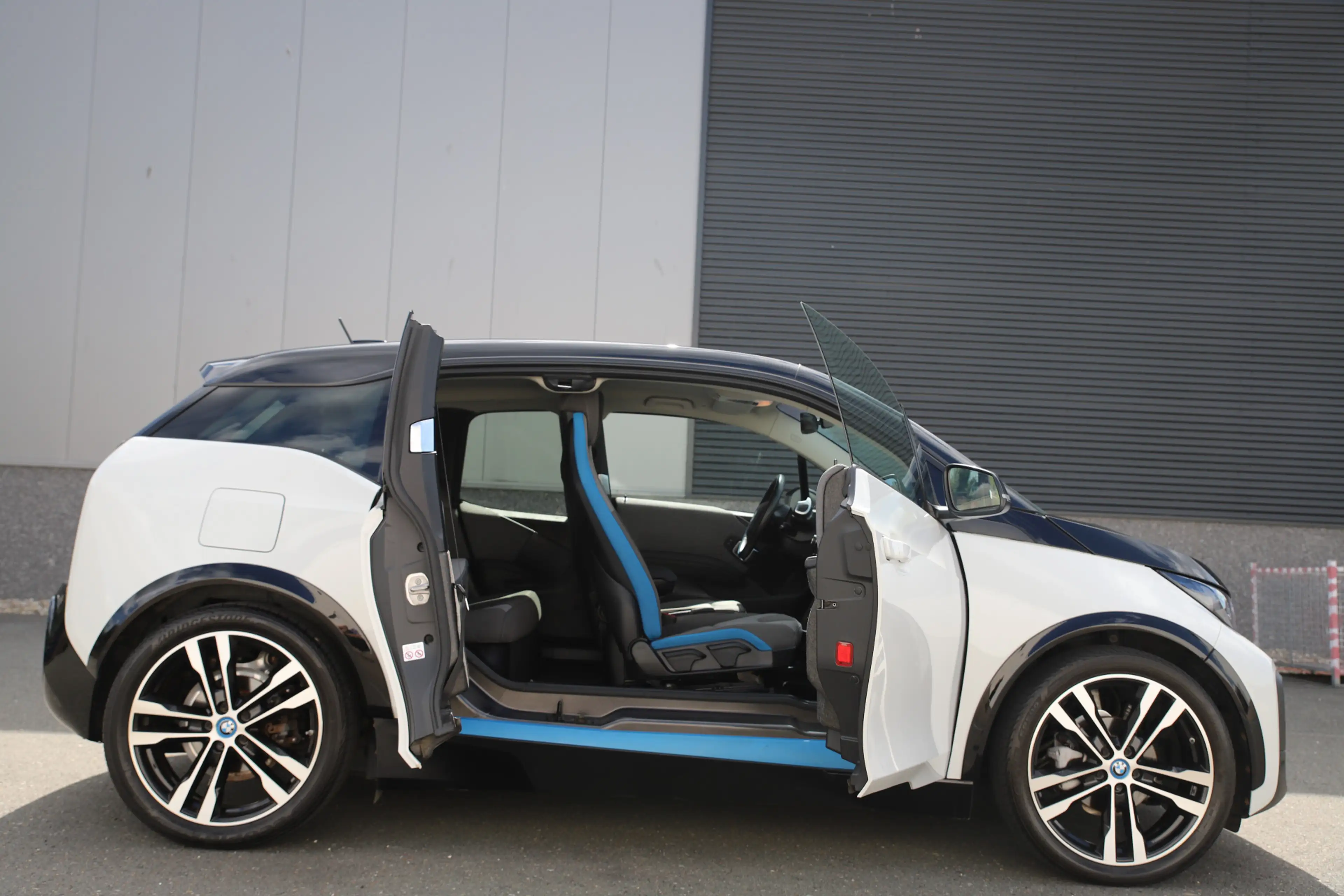 BMW i3 Business-Sport 120Ah/42 kWh/W-pomp/Led/20 inch/3-f — photo 11