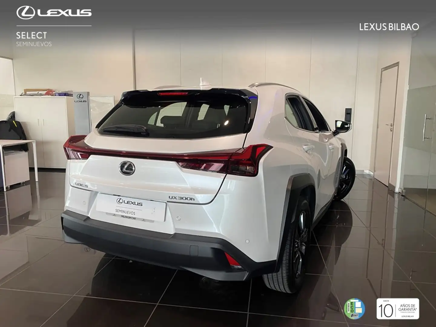Lexus UX 300h + Blanc - 2