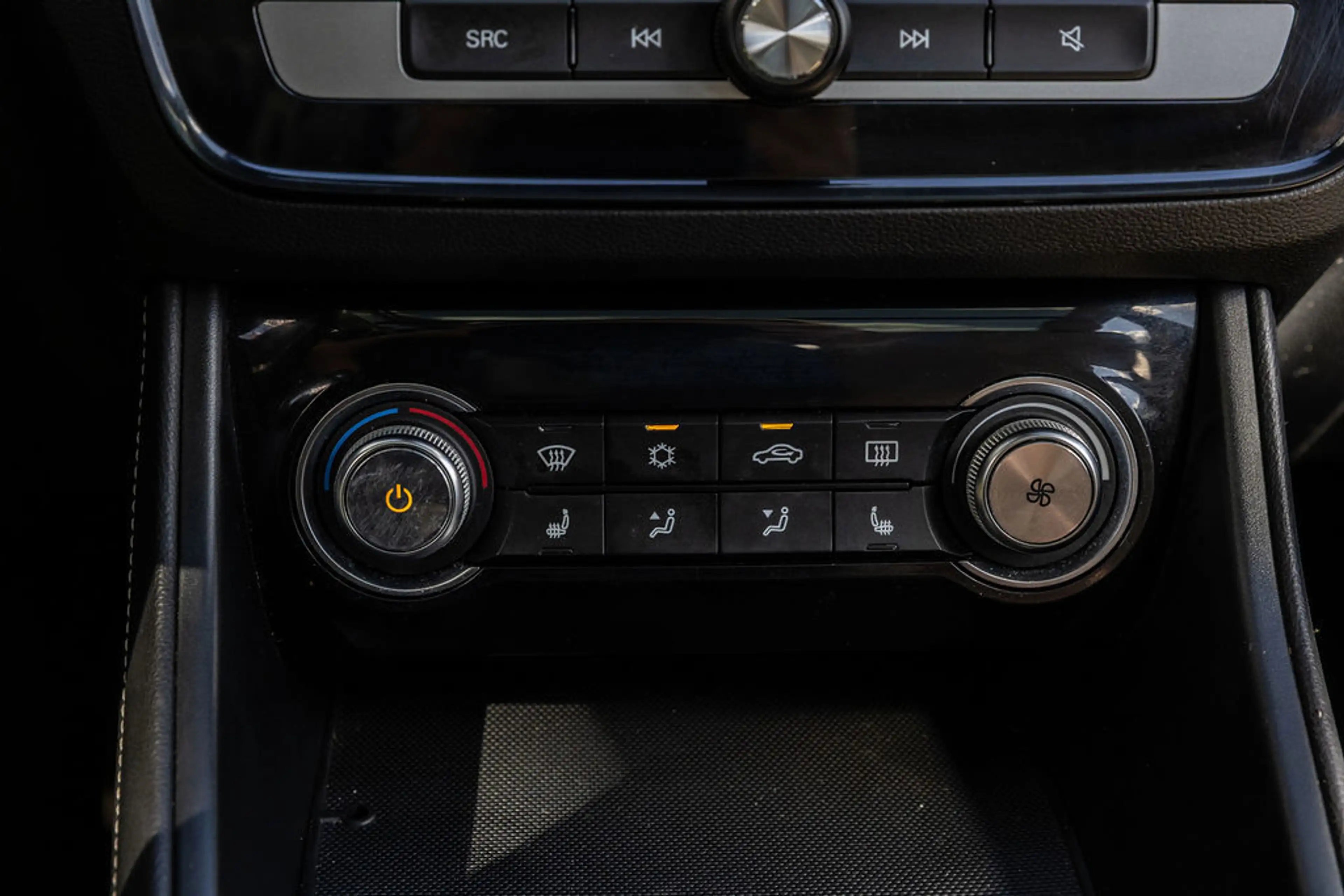 MG ZS MG EV Luxury 45 kWh Beige lederen interieur — photo 18