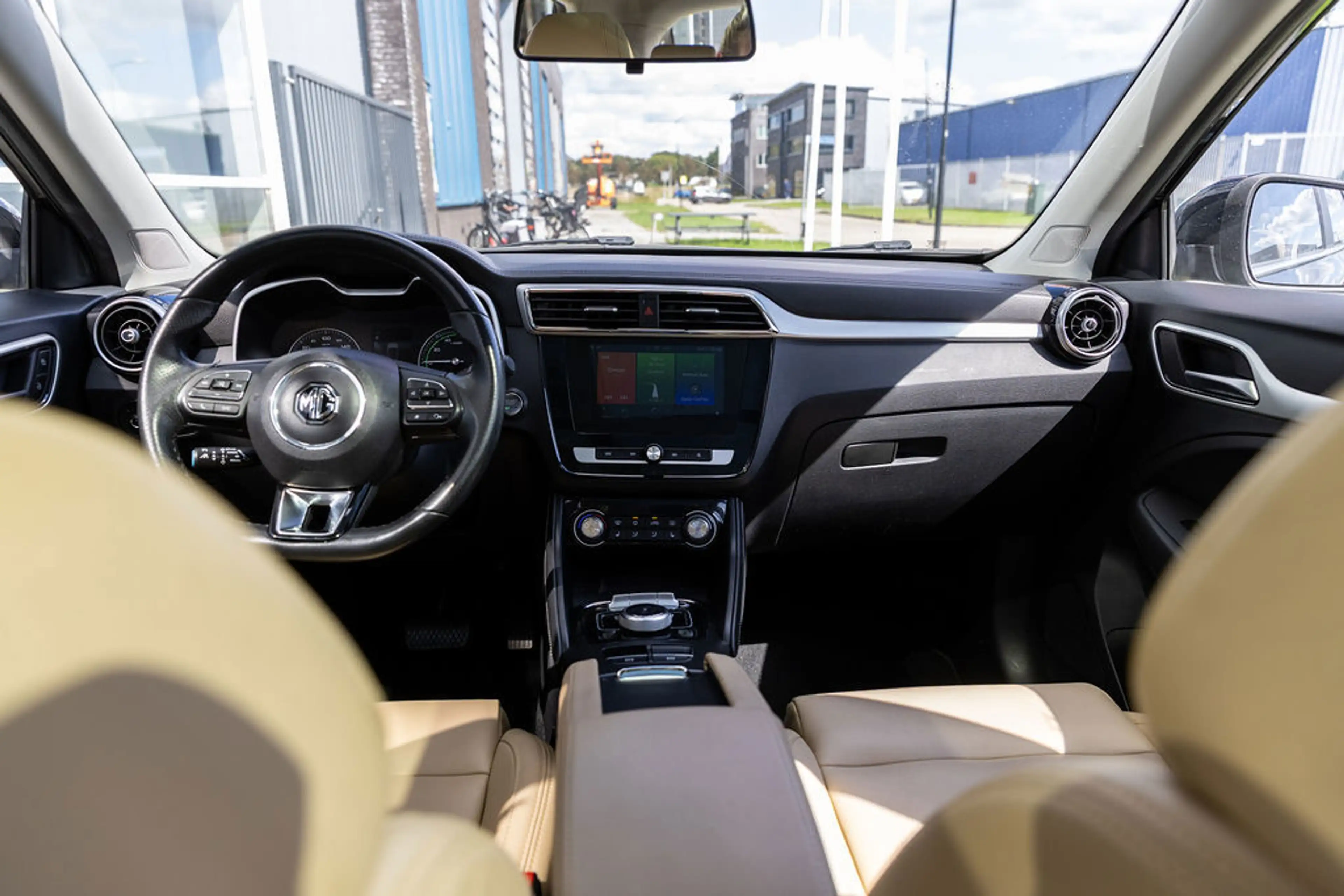 MG ZS MG EV Luxury 45 kWh Beige lederen interieur — photo 4