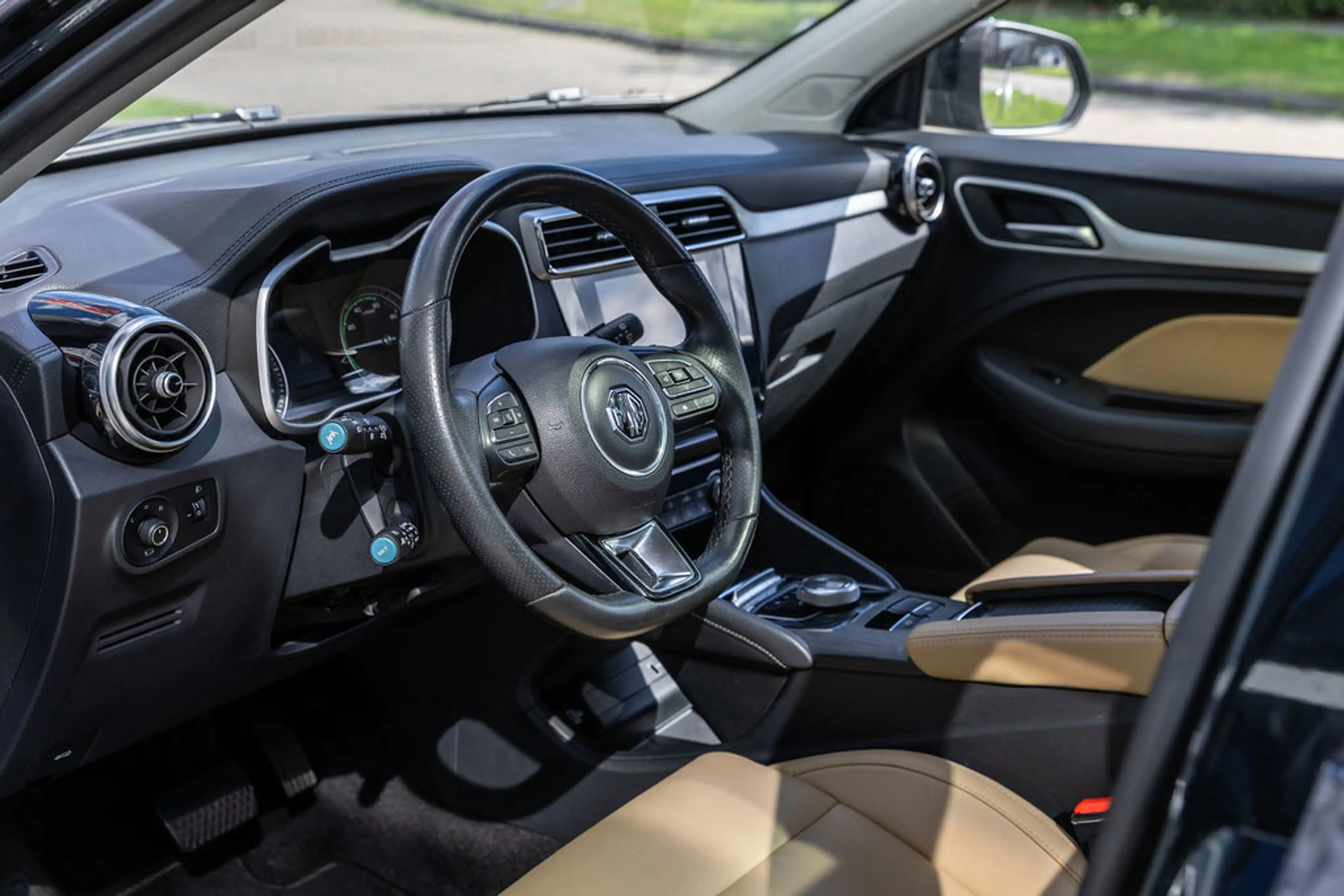 MG ZS MG EV Luxury 45 kWh Beige lederen interieur — photo 27