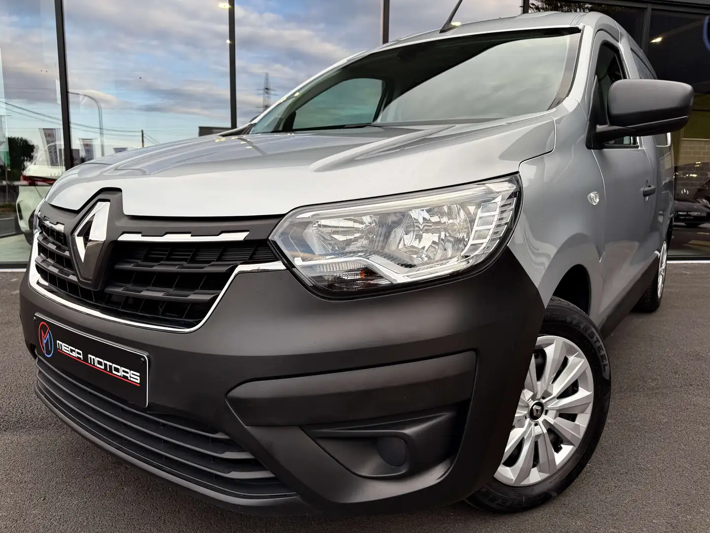 Renault Express 1.5dCi 75CV CARPLAY NAVi CUiR AiRCO CRUiSE ATT REM Gris - 1