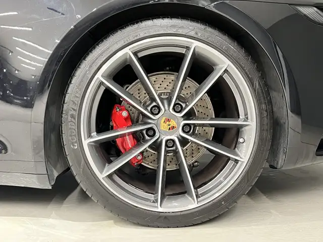 Porsche 911 view 9