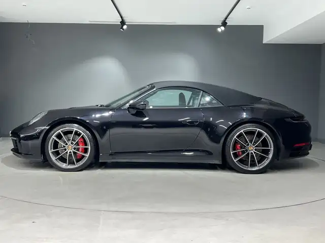 Porsche 911 view 2