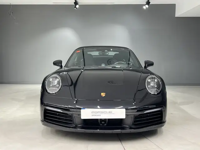 Porsche 911 view 8