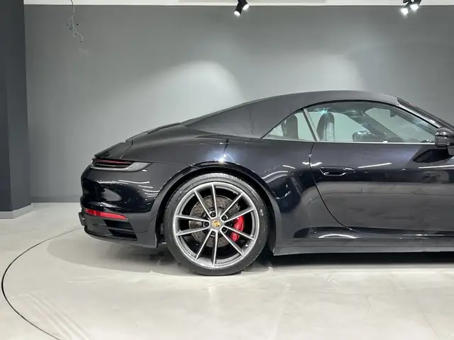 Porsche 911 view 17