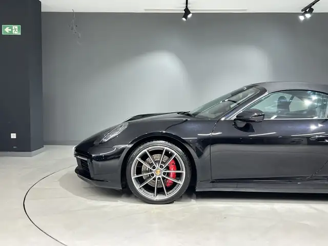 Porsche 911 view 14