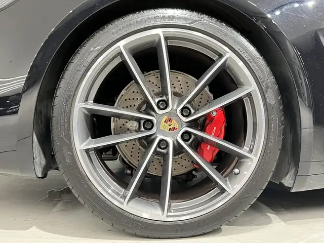 Porsche 911 view 12