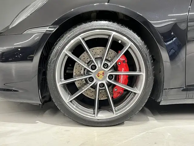 Porsche 911 view 10