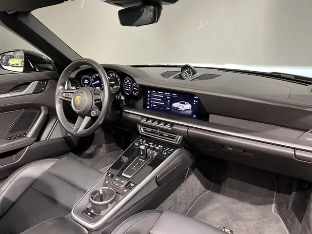 Porsche 911 view 23