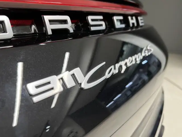 Porsche 911 view 13