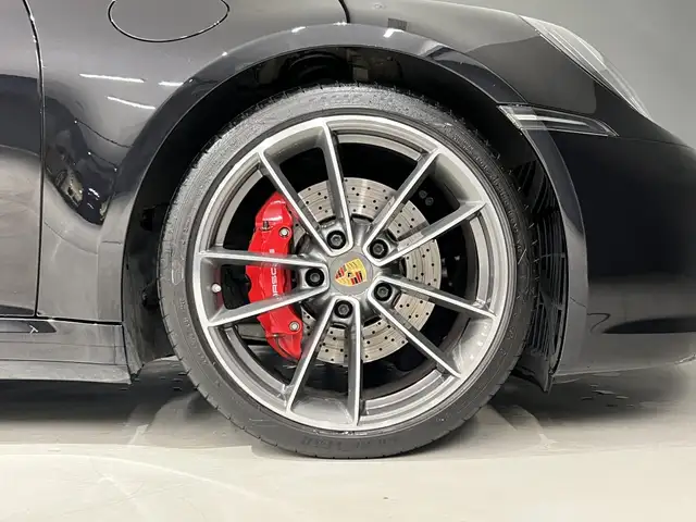 Porsche 911 view 11