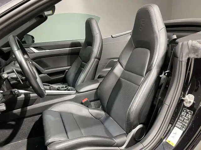 Porsche 911 view 24