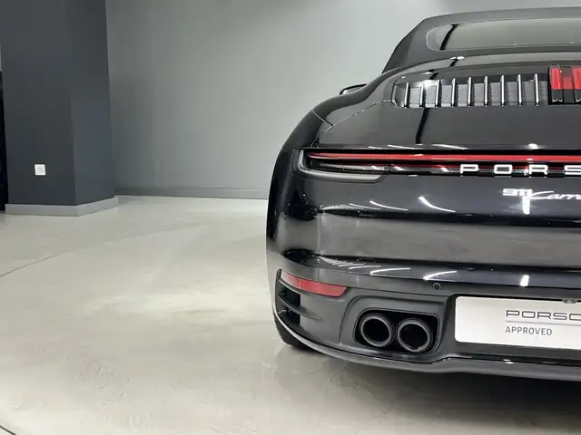Porsche 911 view 21