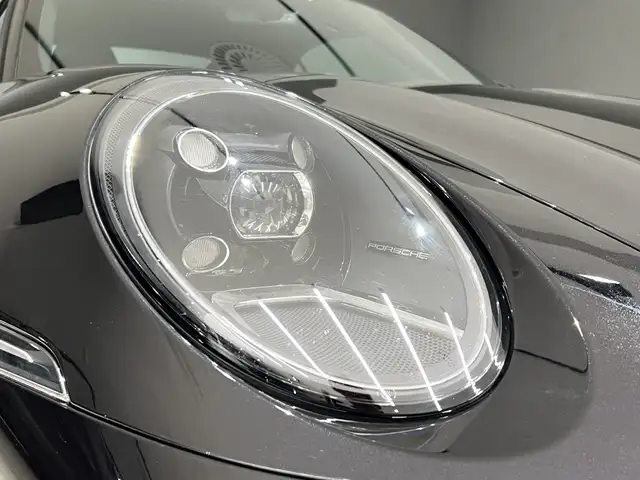 Porsche 911 view 16