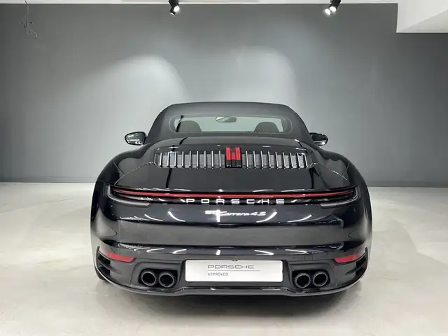 Porsche 911 view 4