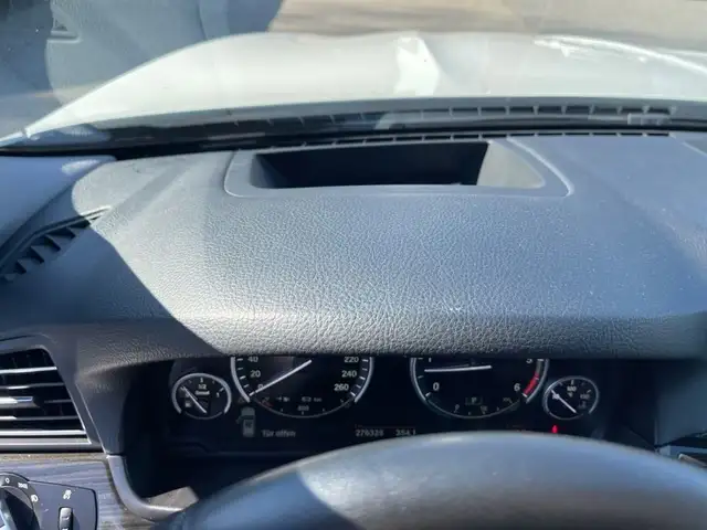 BMW 5 Series view 14