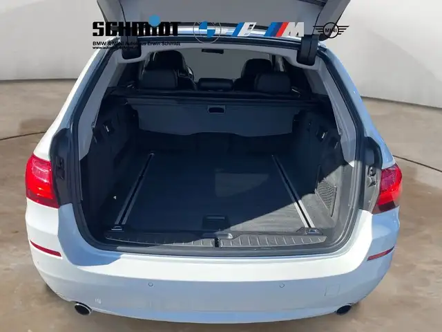 BMW 5 Series view 16