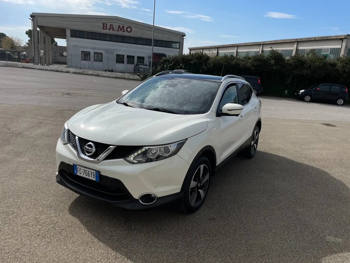 Nissan Qashqai Qashqai 1.6 dci Tekna 2wd 130cv xtronic E6 Bianco - 1