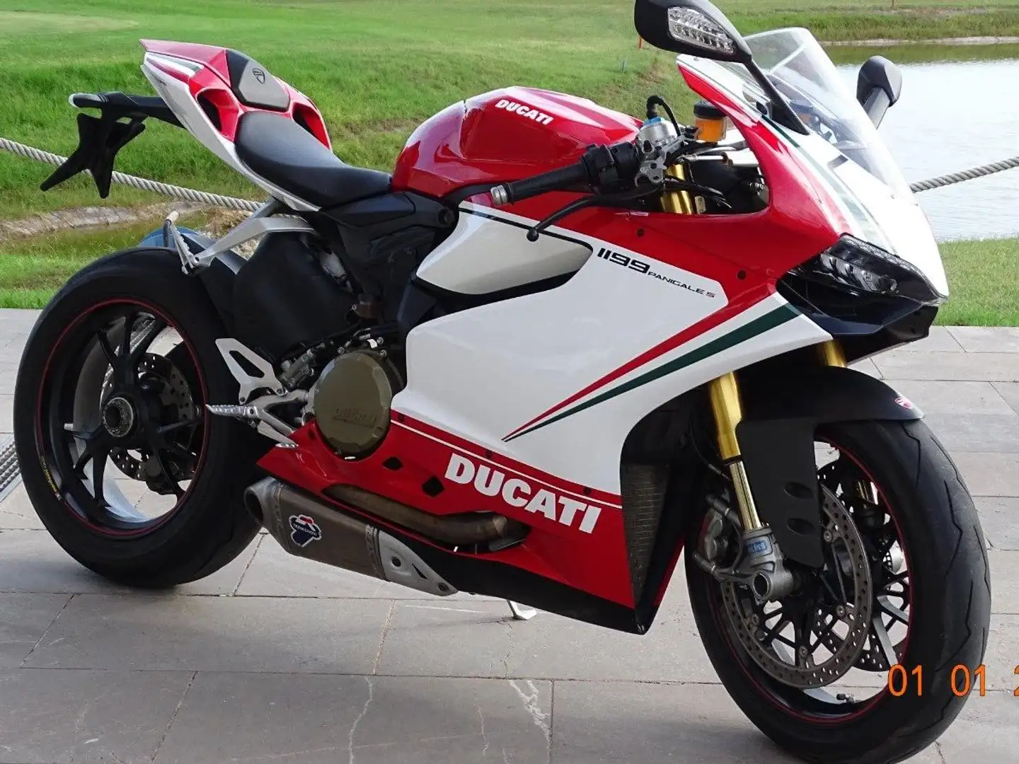 Ducati 1199 Panigale Tricolore Rojo - 2