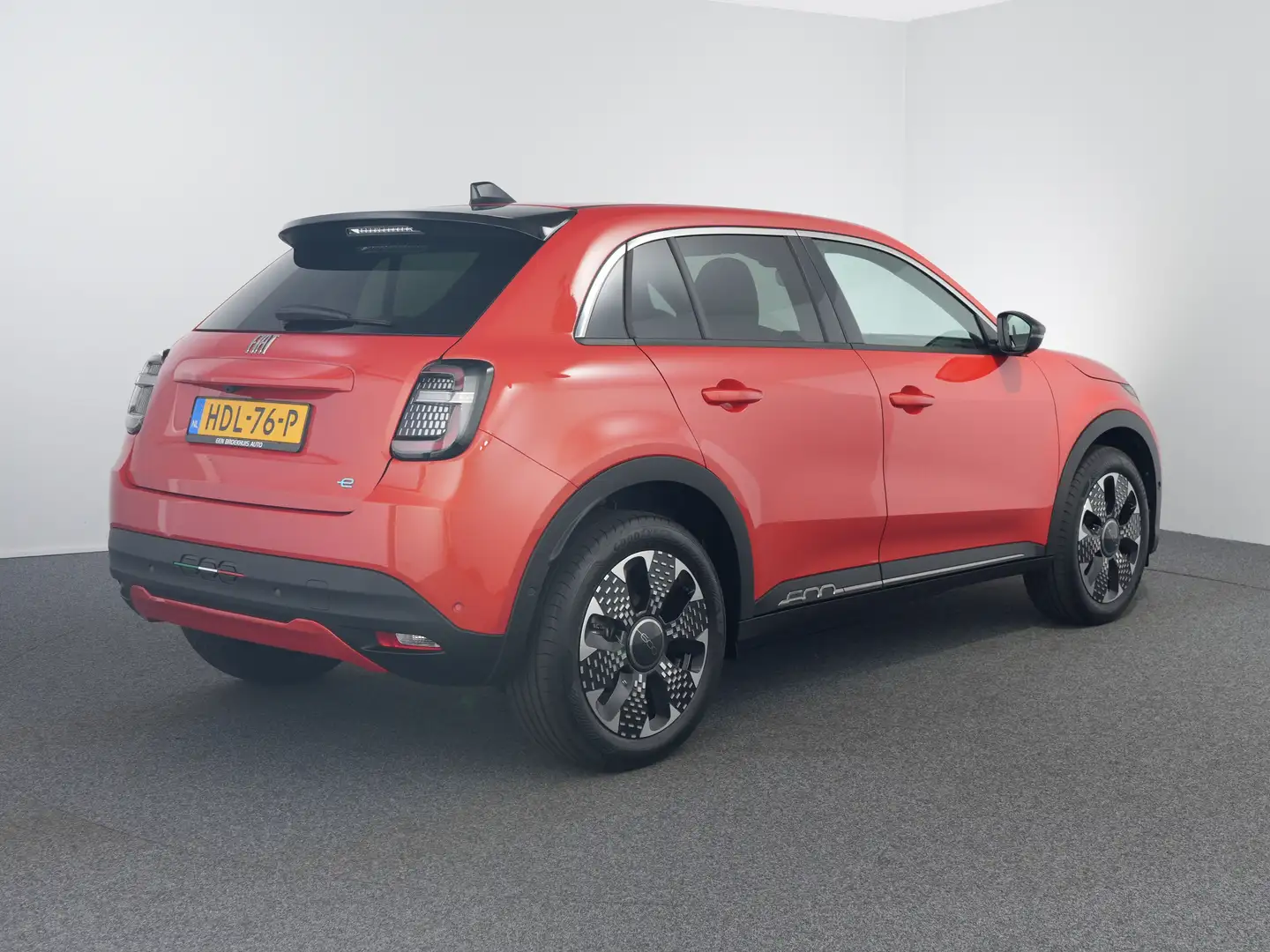 Fiat 600e La Prima 54 kWh | Achteruitrijcamera | Airco (auto Oranje - 2