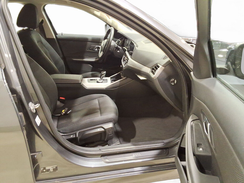 BMW 330 E - APPLE CARPLAY — photo 8